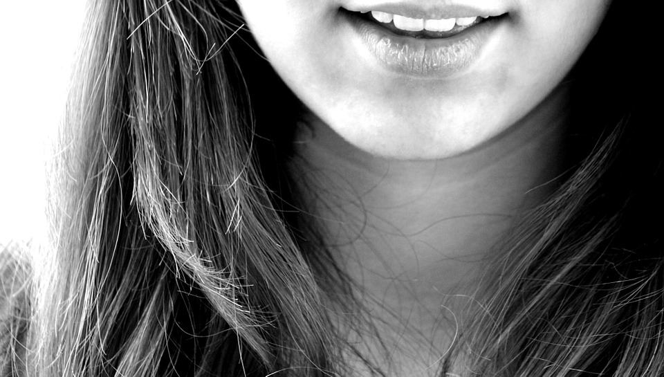 Licówki i implanty – sposób na piękniejszy uśmiech